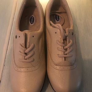 Woman’s Dr Scholl’s shoes never worn size 8.5M